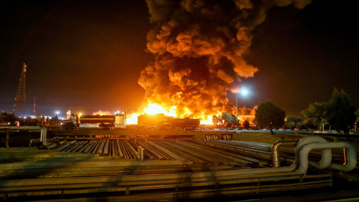 Iran oil refinery fire