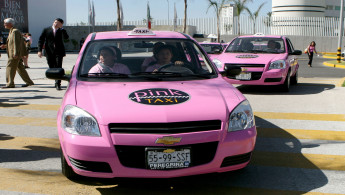 Pink Taxi AFP