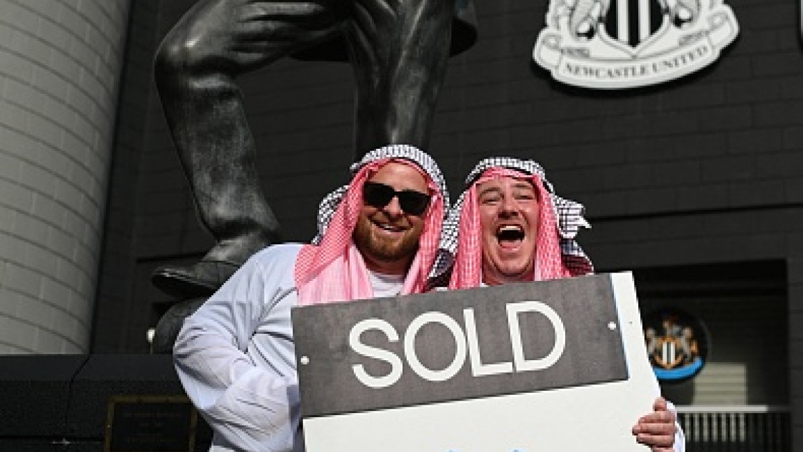 Newcastle football fans wear Arab dressing