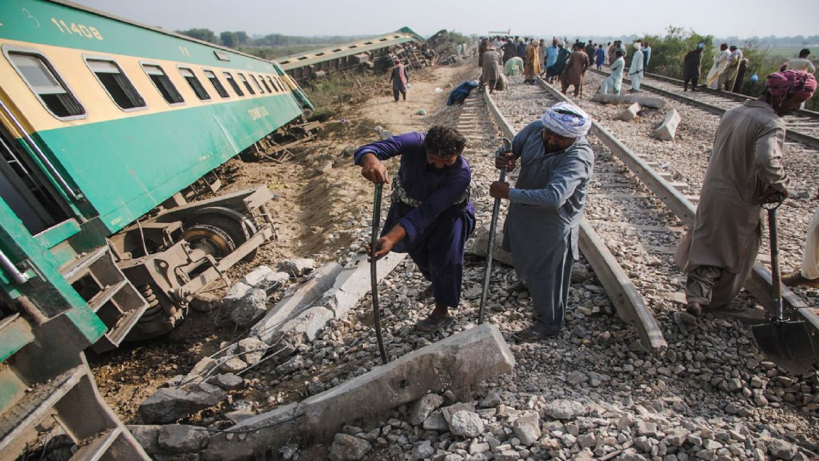 Train crash in Pakistan