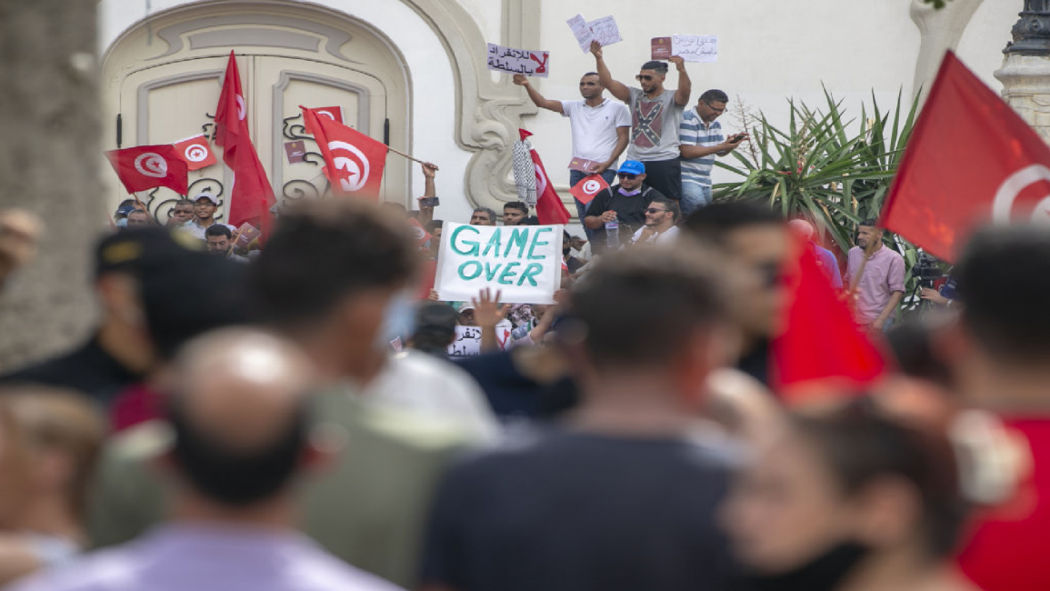 Tunisians protesting against president