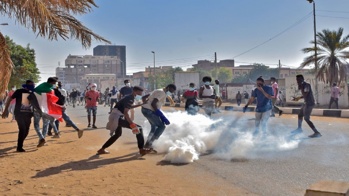 Tear gas fired at protesters in Khartoum, Sudan
