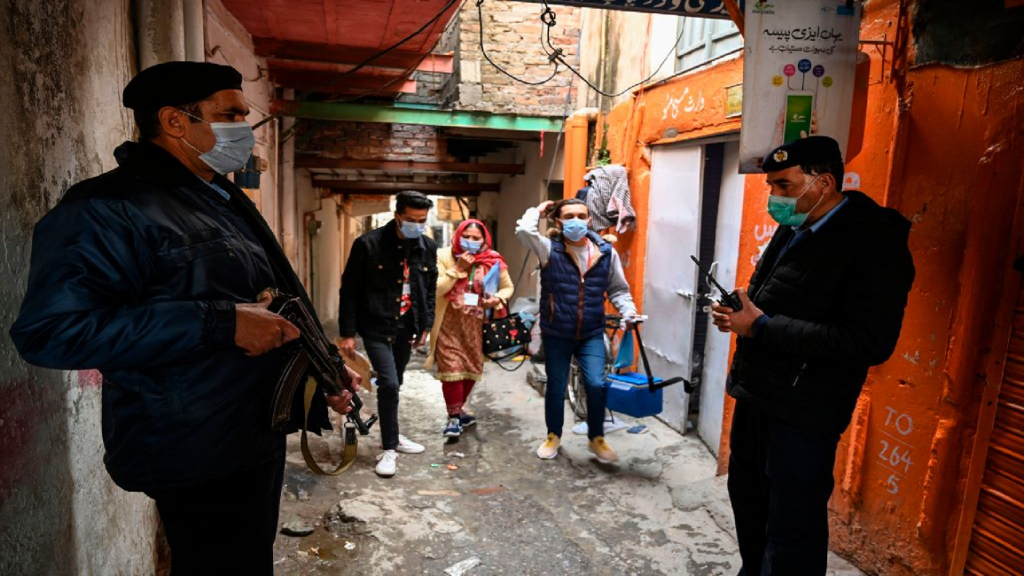 Polio team guarded by Pakistan security