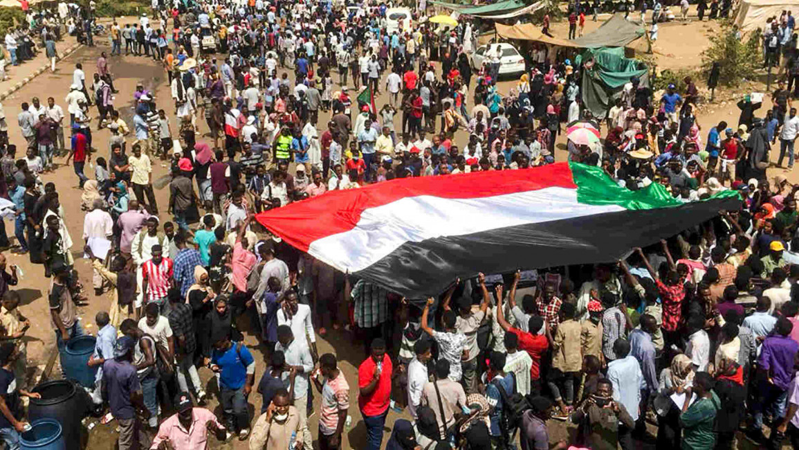 sudan crowd flag  afp
