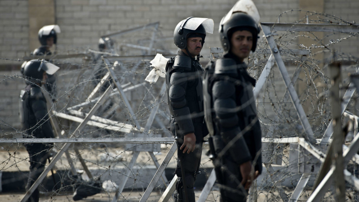 Egypt riot police English