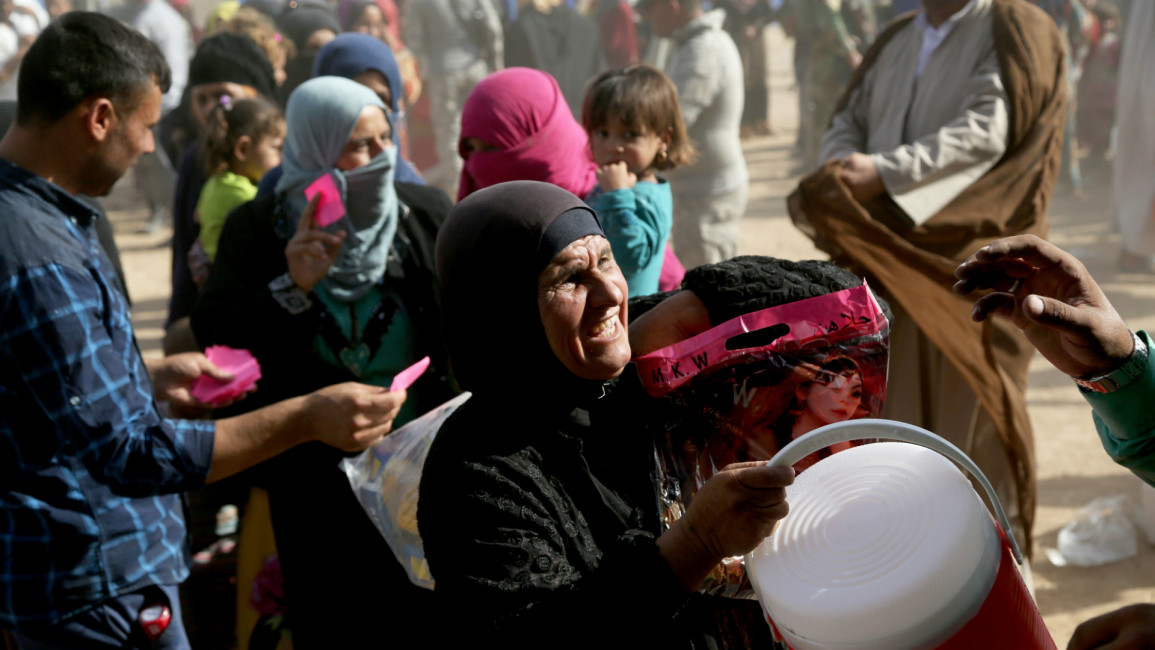 Iraqis in Qayyarah after fleeing IS-held villages [Getty]