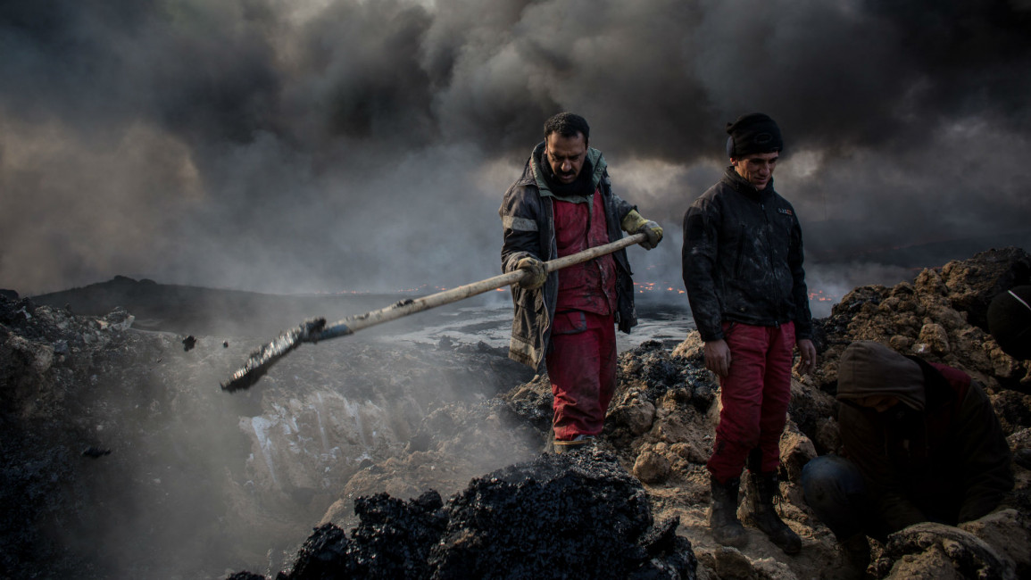 Mosul oil fires AFP