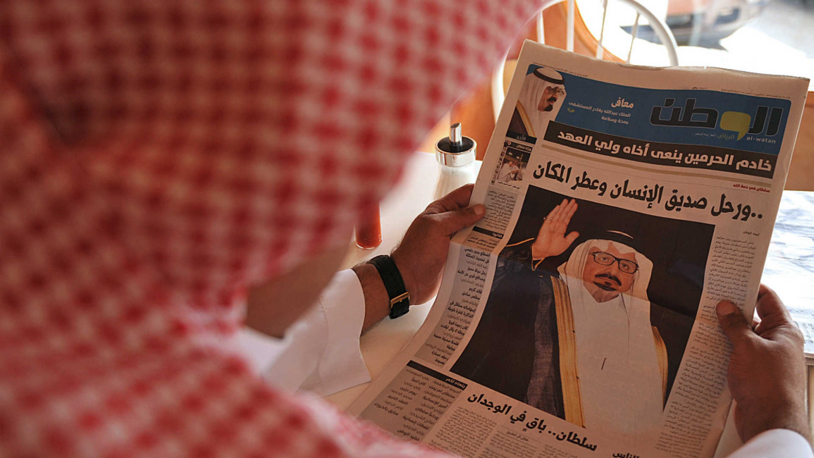 Saudi man reads the newspaper