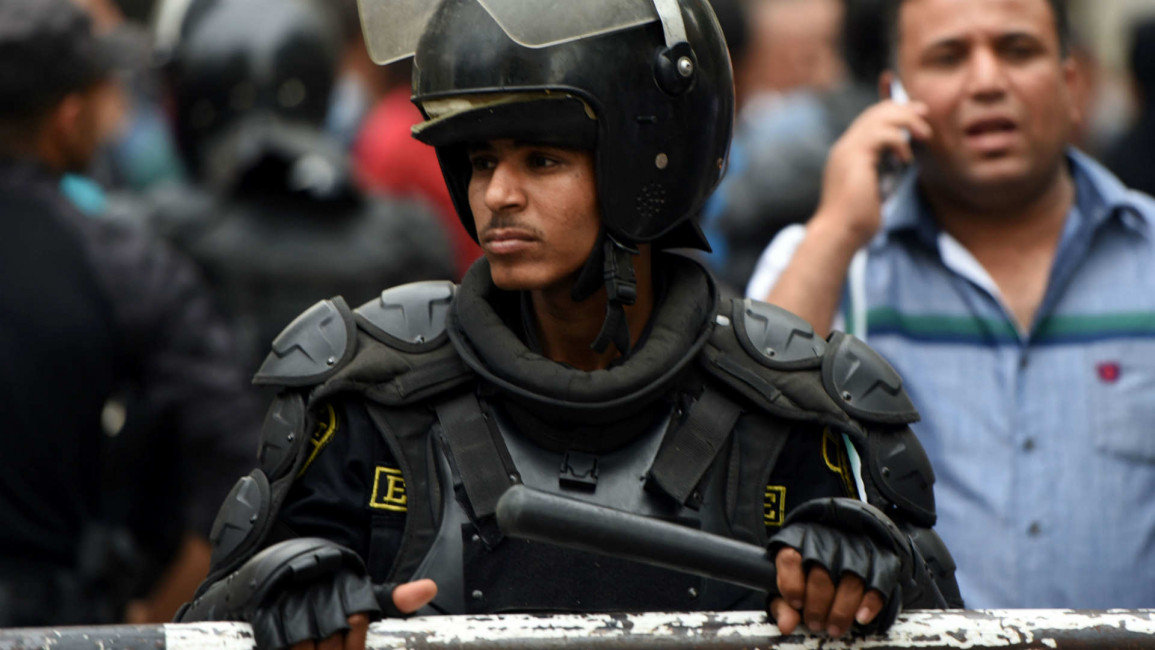 An Egyptian riot policeman