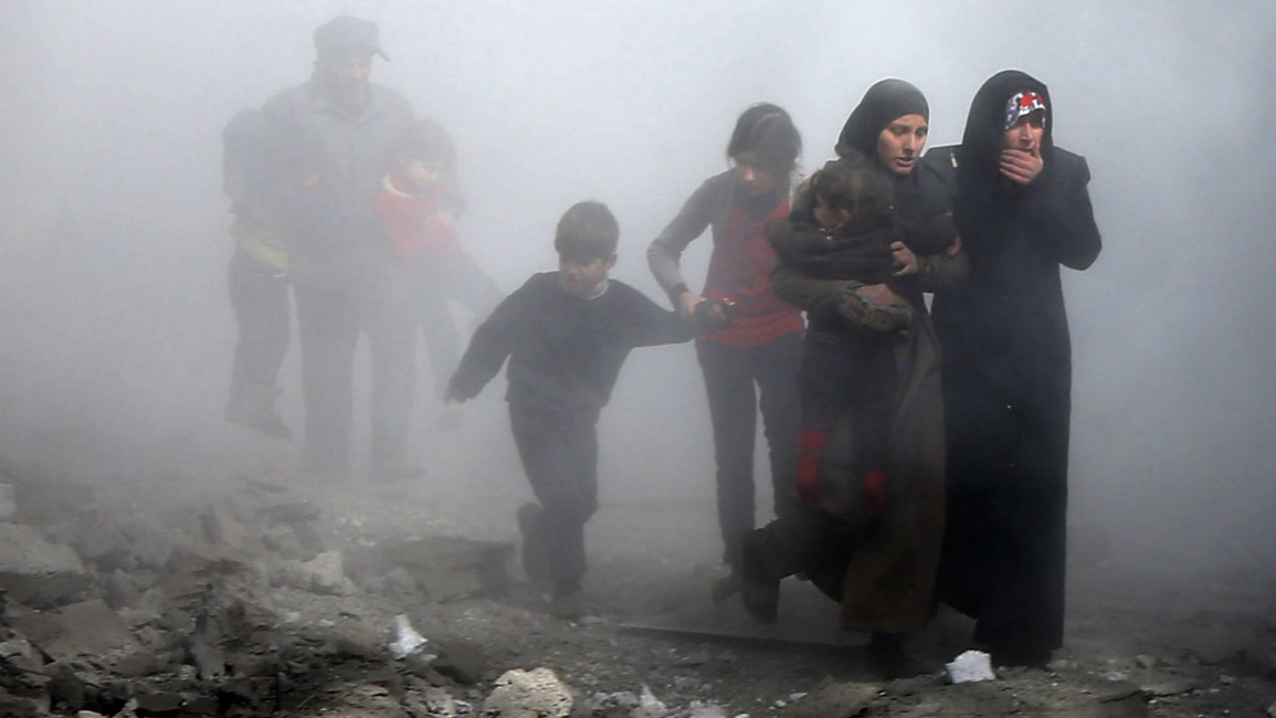 Residents flee from regime airstrikes in Ghouta