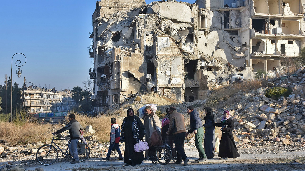 Civilians flee Aleppo