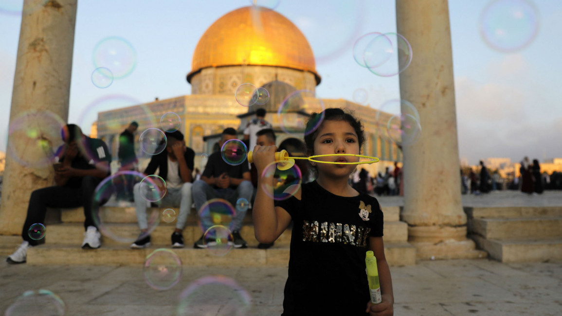 cutie pie blowing bubbles Jerusalem - Getty