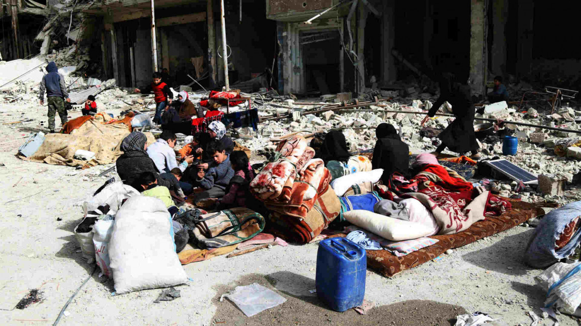 Syrians wait to be evacuated from Ghouta