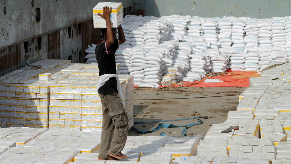 A Yemeni worker unloads a WFP shipment