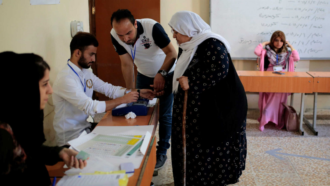 An Iraqi woman votes in Erbil