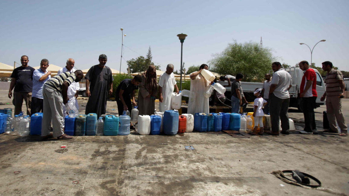 Libyans line up for oil amid shortages