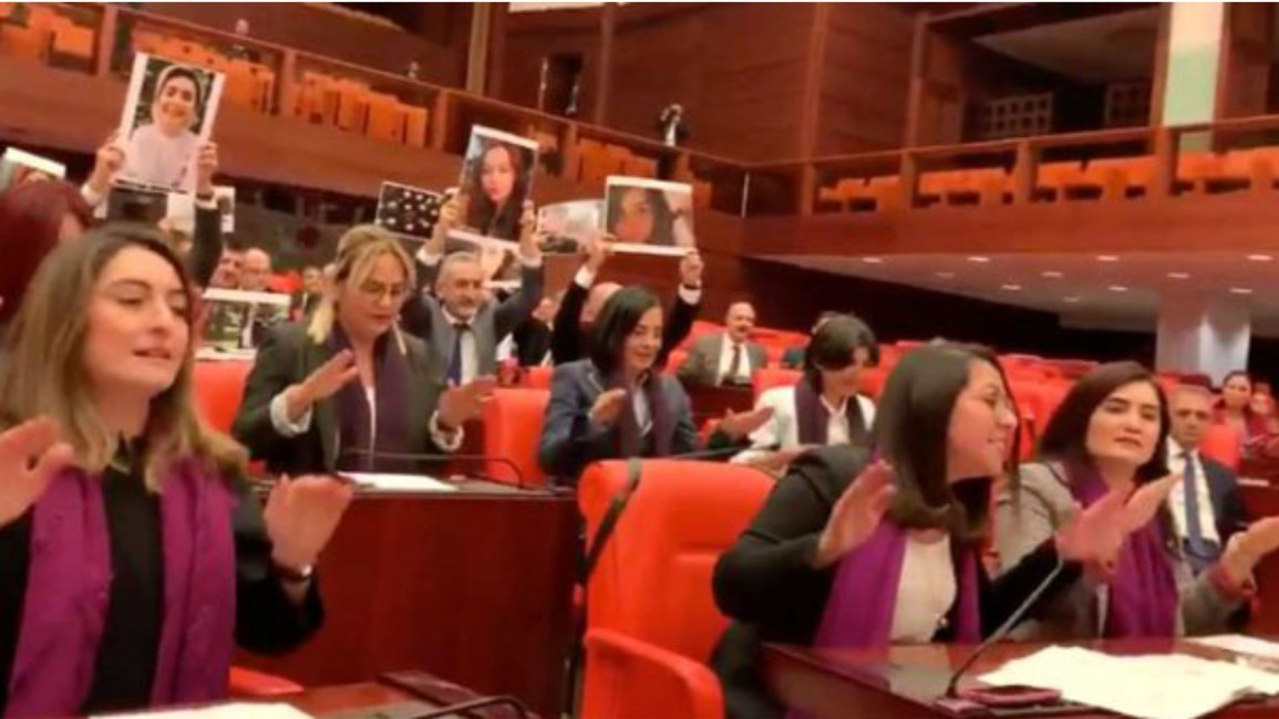 las tesis turkish parliament - twitter