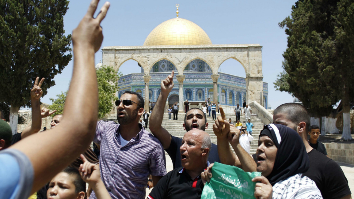 Palestinians protest as Jewish settlers stormed Al-Aqsa mosque