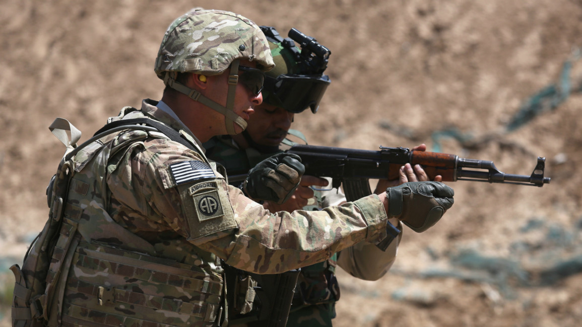 US soldier trains Iraqi