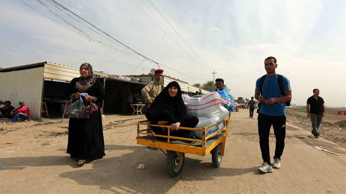 iraqis fleeing anbar 