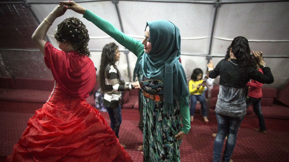 dancing refugees anadolu