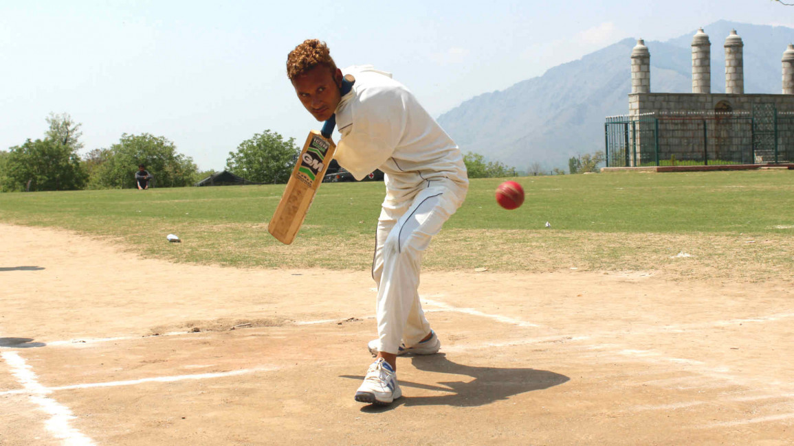 Kashmir armless cricketer aasif shafi