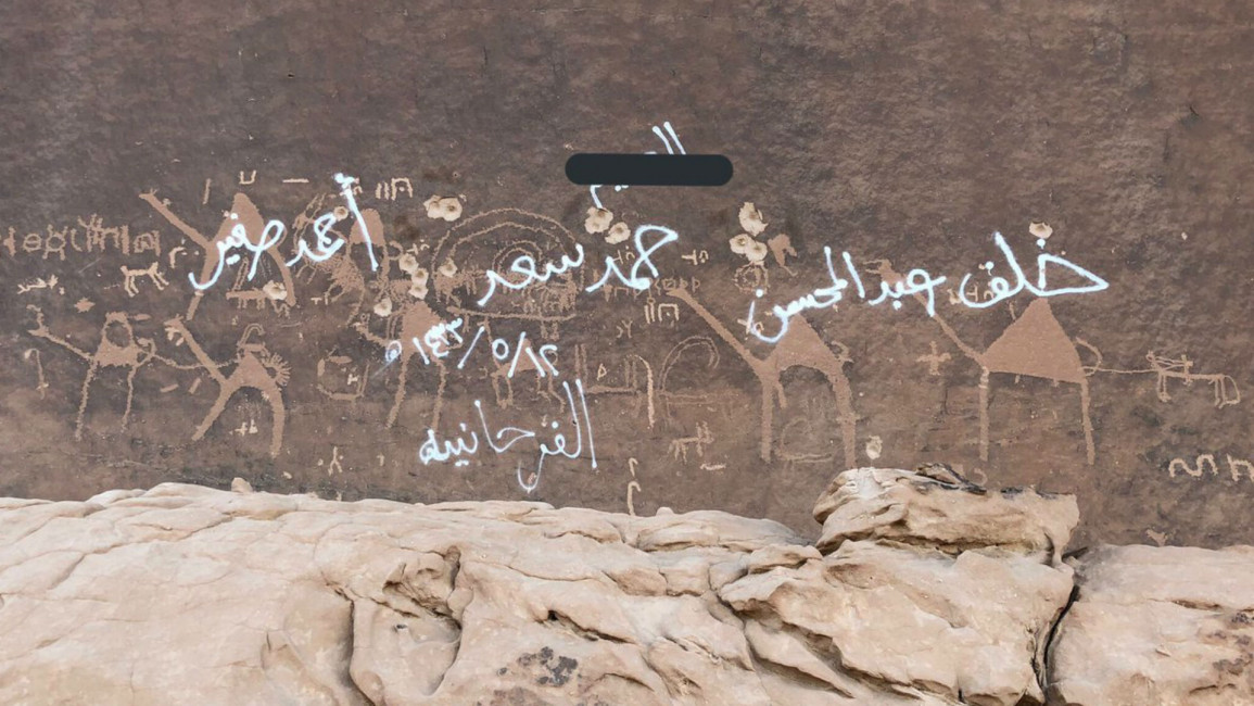 Saudi Hail rock art defaced - Twitter
