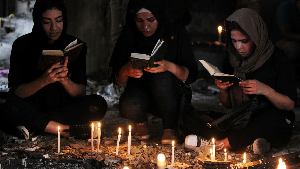 Iraqis mourning - AFP