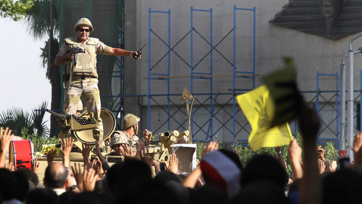 Englishsite: Egyptian army on the streets of Cairo
