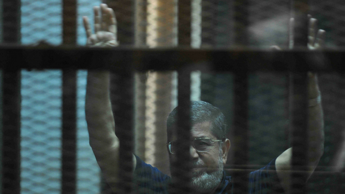 Morsi faces possible death penalty in Egypt jailbreak trial