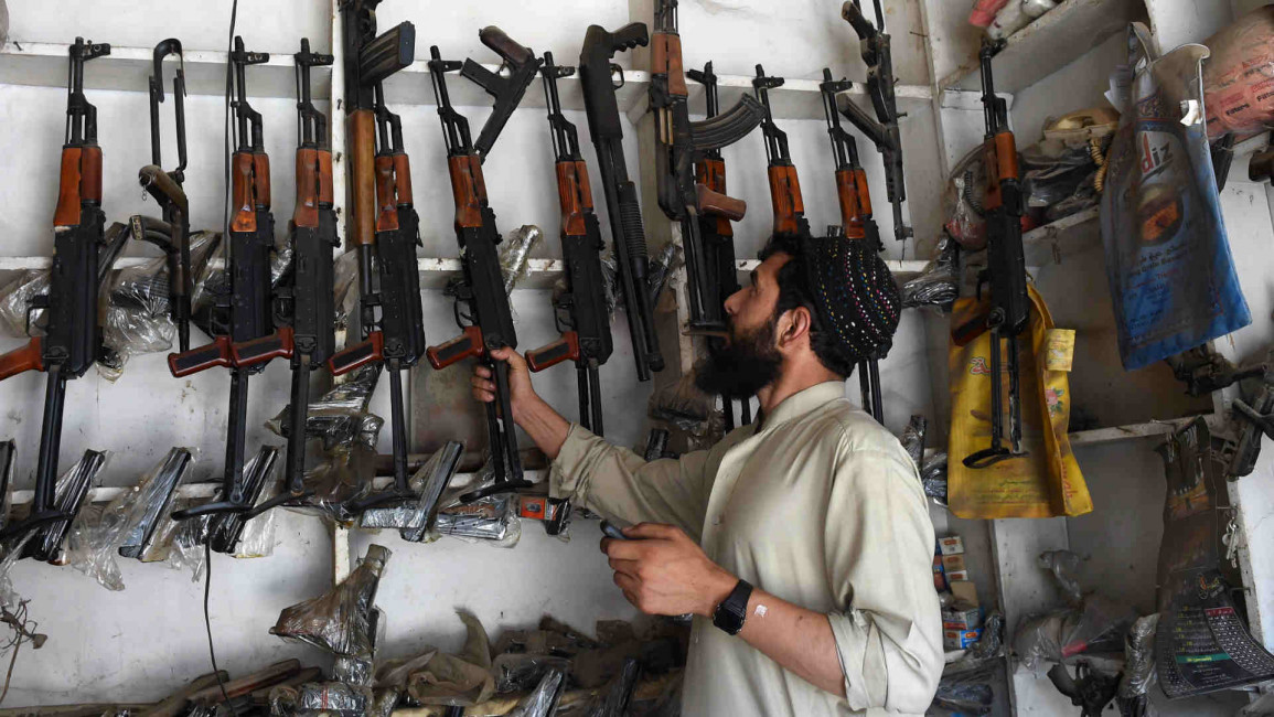 Peshawar gun market afp