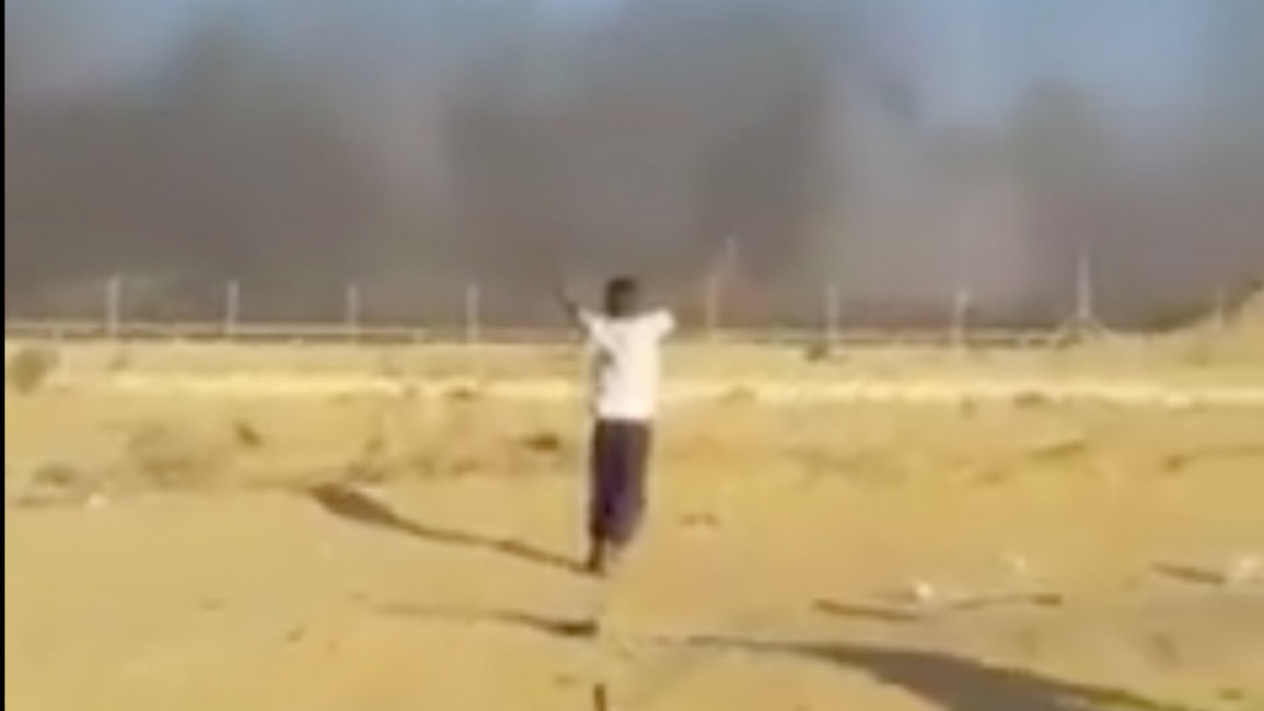 Gaza teen waving [Twitter]