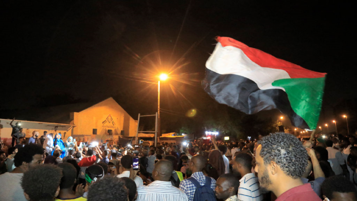 Sudanese protest outside army HQ