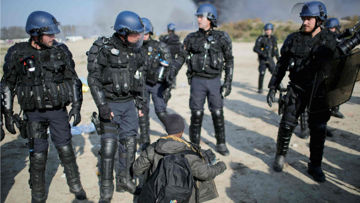 Calais riot police