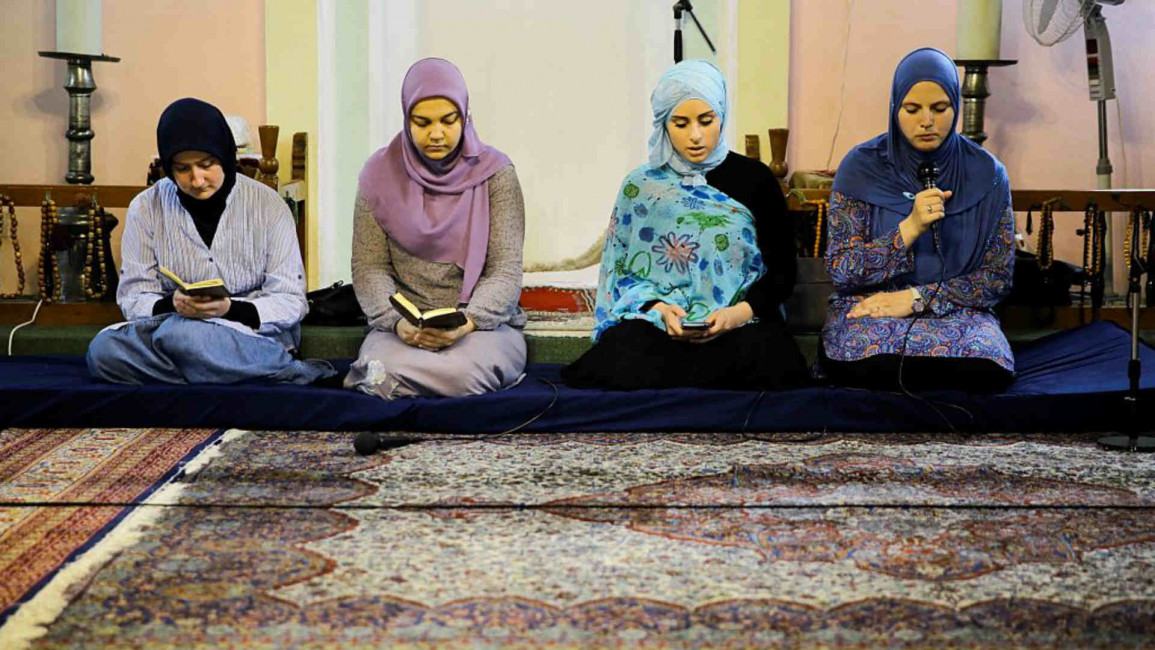 Women in mosque