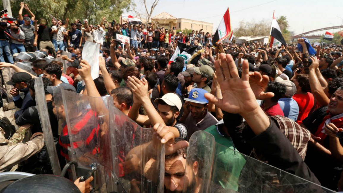 Iraq protest Basra - Anadolu
