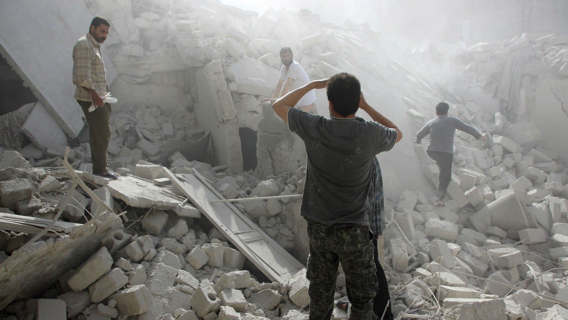 Syrian army hits Aleppo with barrel bombs 