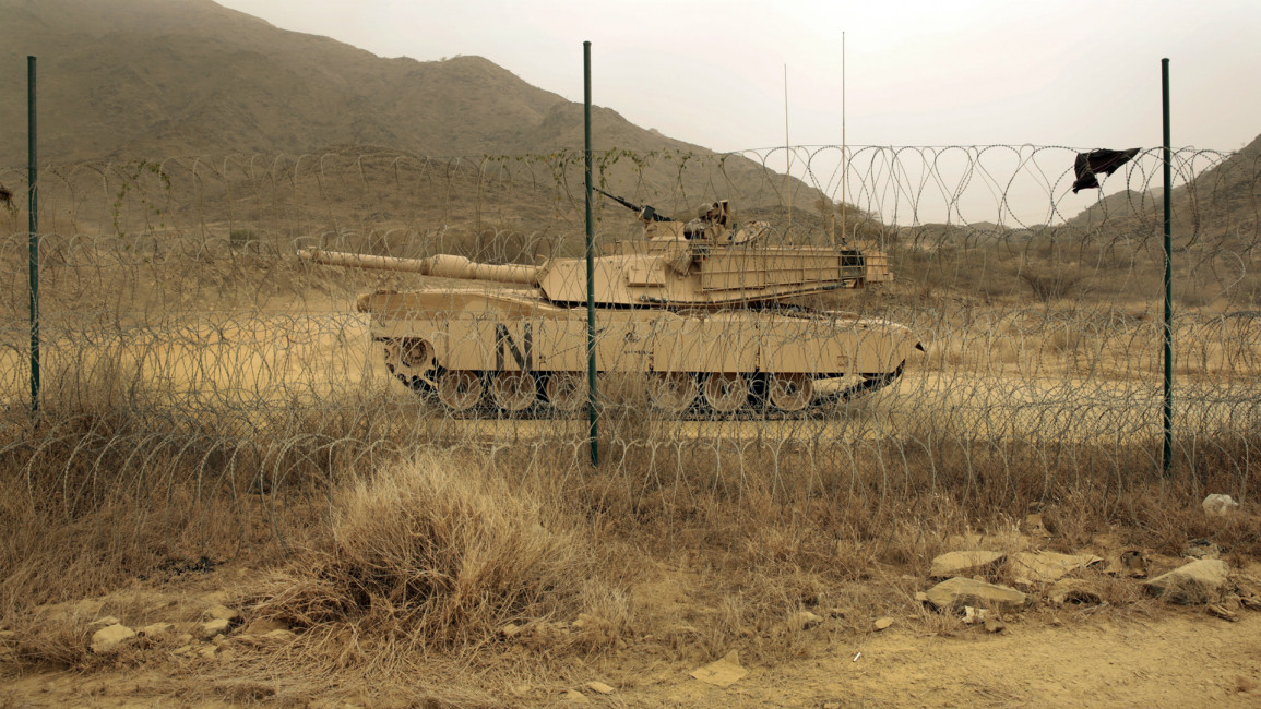 Saudi tank yemen border c.jpg