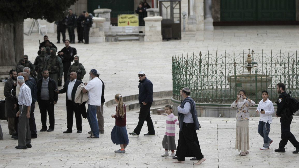 Israeli settlers on al-Aqsa [AFP/GETTY]